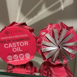 Viori Pink Solid Shampoo with Castor Oil in Chamomile Rose scent